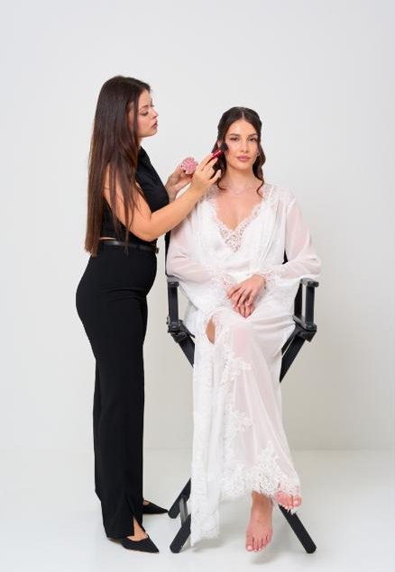 Marina Arventii al lavoro con una sposa